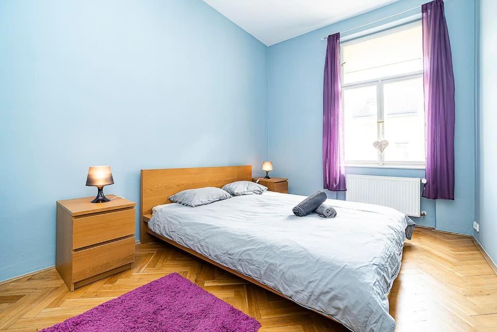 Cozy And Sunny Apartment In Uptown Прага Екстериор снимка